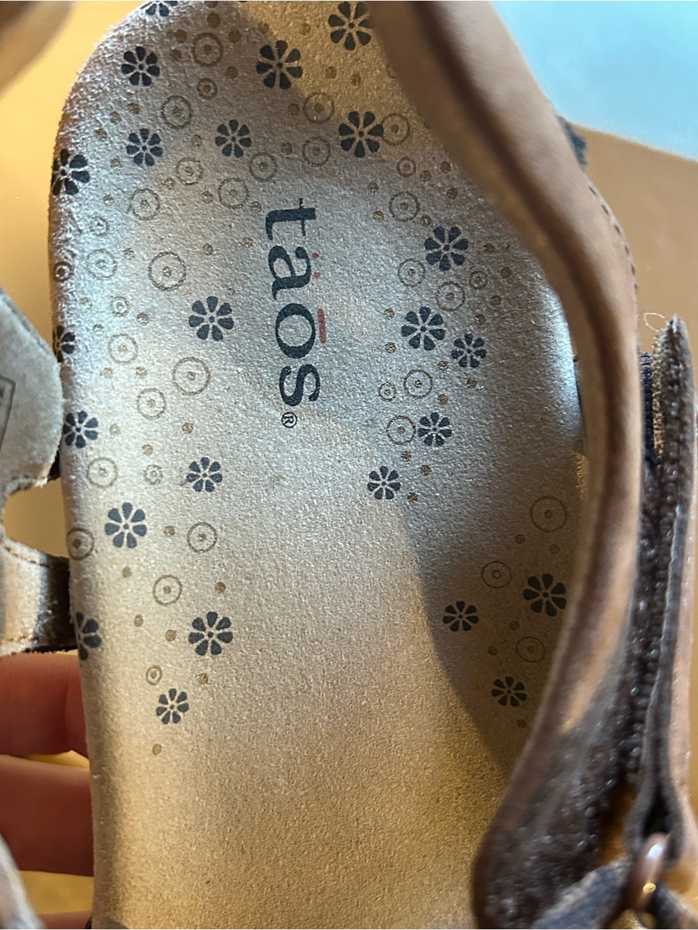 Taos Women's Size 10 Brown Patterned Strappy Comfort Sandals Boho Hiking Travel - Picture 6 of 9